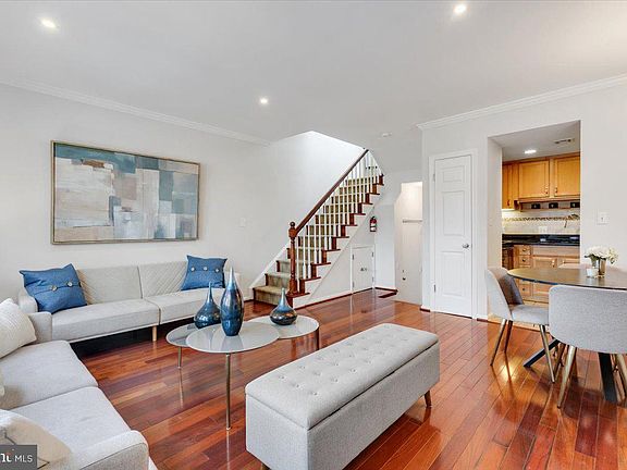 4th image of 1949 Calvert St NW APT E