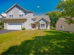711 Laurel Ln, Cary, IL 60013