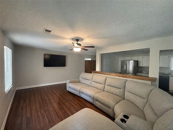 4th image of 2103 Sandfort Rd