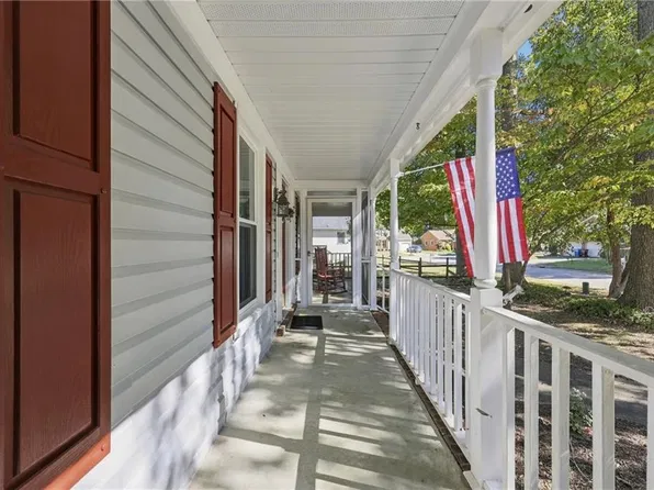 1021 Grantham Ln, Chesapeake, VA 23322