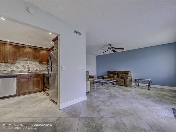 4th image of 1031 Ellesmere B #1031