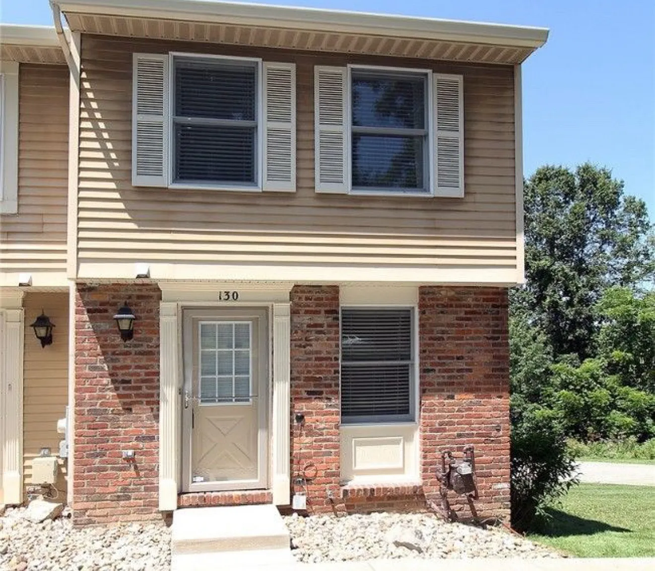 130 Scott Ln — Photo 1