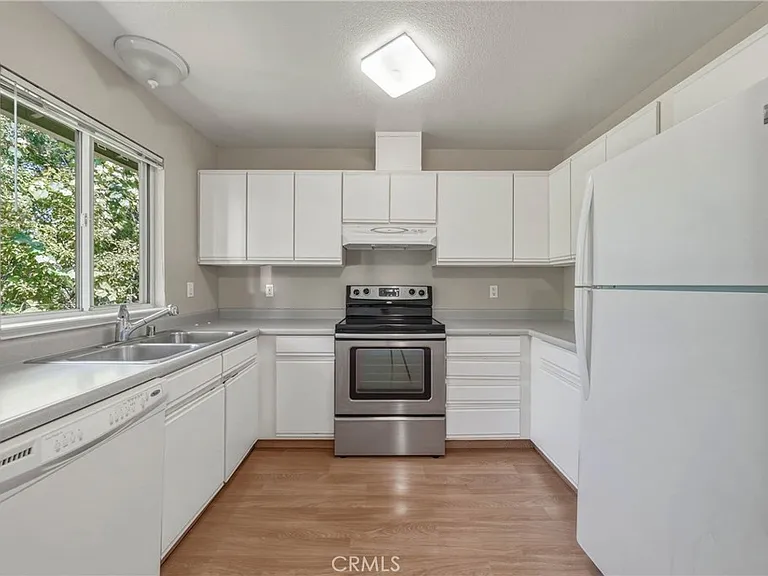 687 Armstrong St — Photo 12