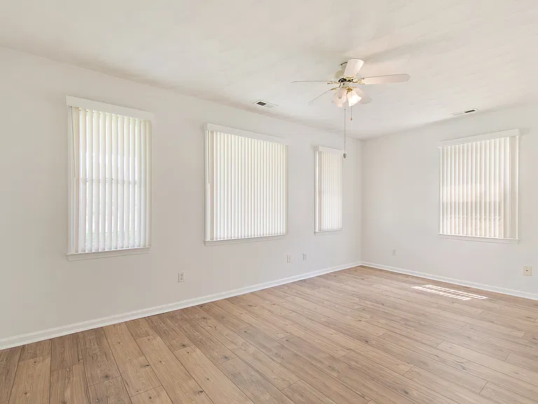 1255 Southport Supply Rd SE — Photo 2