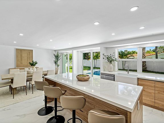 5th image of 833 SW 5th Street