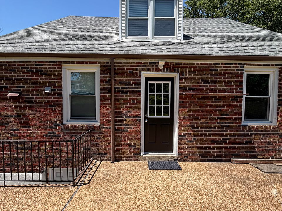 1st image of 413 Marsh Rd #2