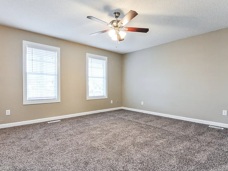 101 Mayfair Ct — Photo 3