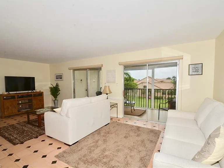 555 Park Shore Dr #B-309 — Photo 10