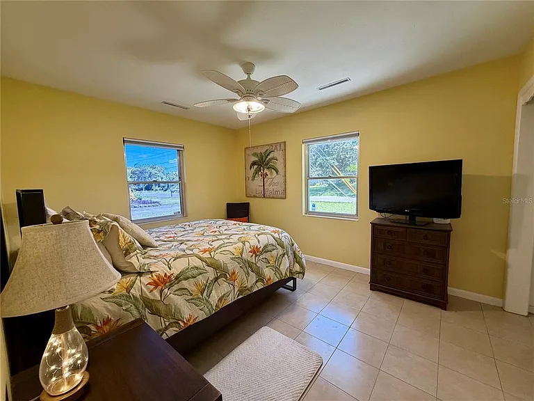 1109 S Betty Ln — Photo 12