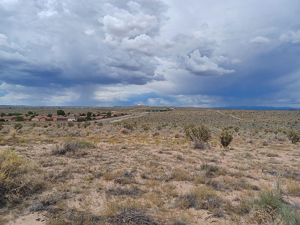 2nd image of 2701 Braunfels St NE