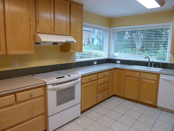 Plenty of counters/cabinets