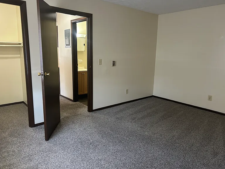 5346 Southgate Blvd #8 — Photo 8