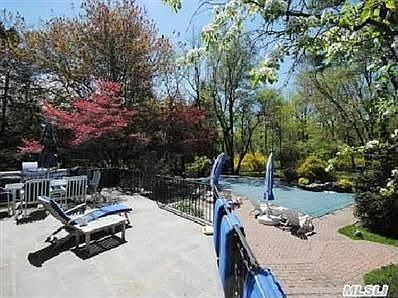 4th image of 10 Hilldale Ln