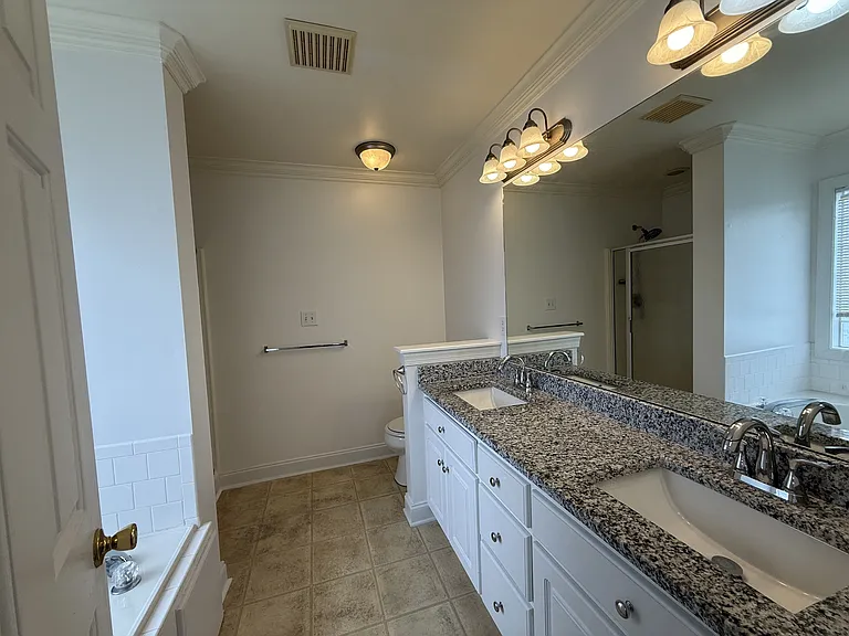 720 Carrington Ln — Photo 9