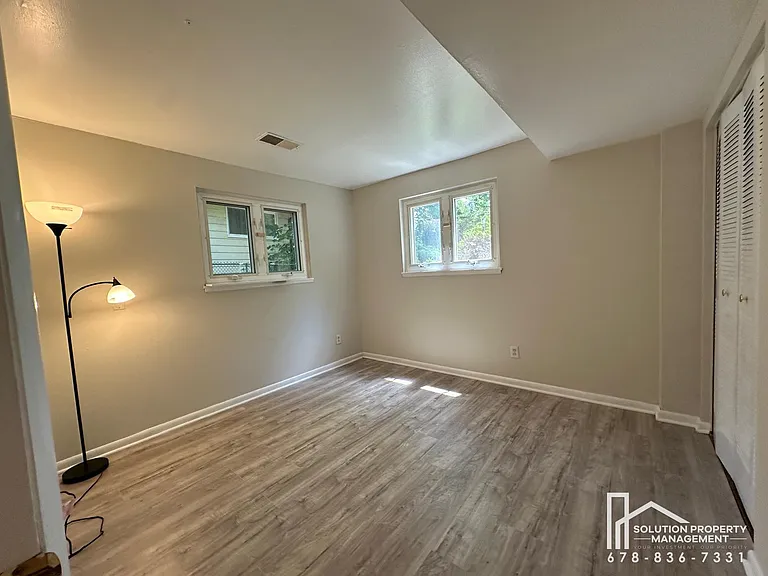 1323 Hilton Dr — Photo 11