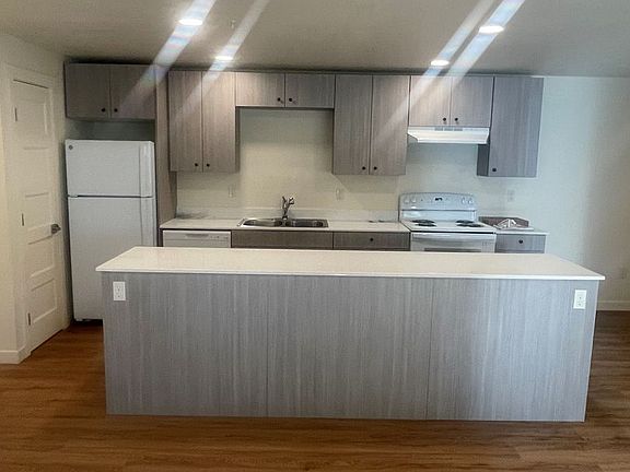 3rd image of 915 Fern St SW #4