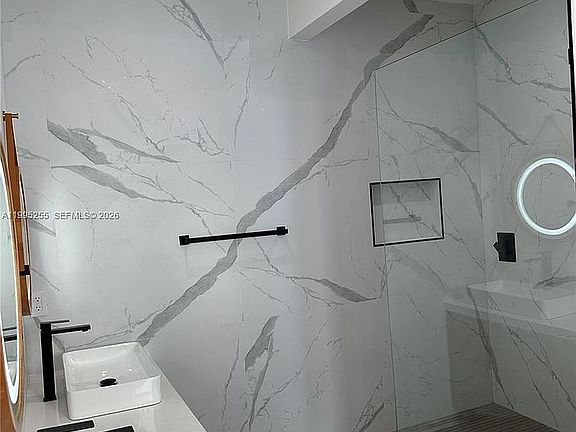 2nd image of 4631 SW 32nd Ave Floor 4C