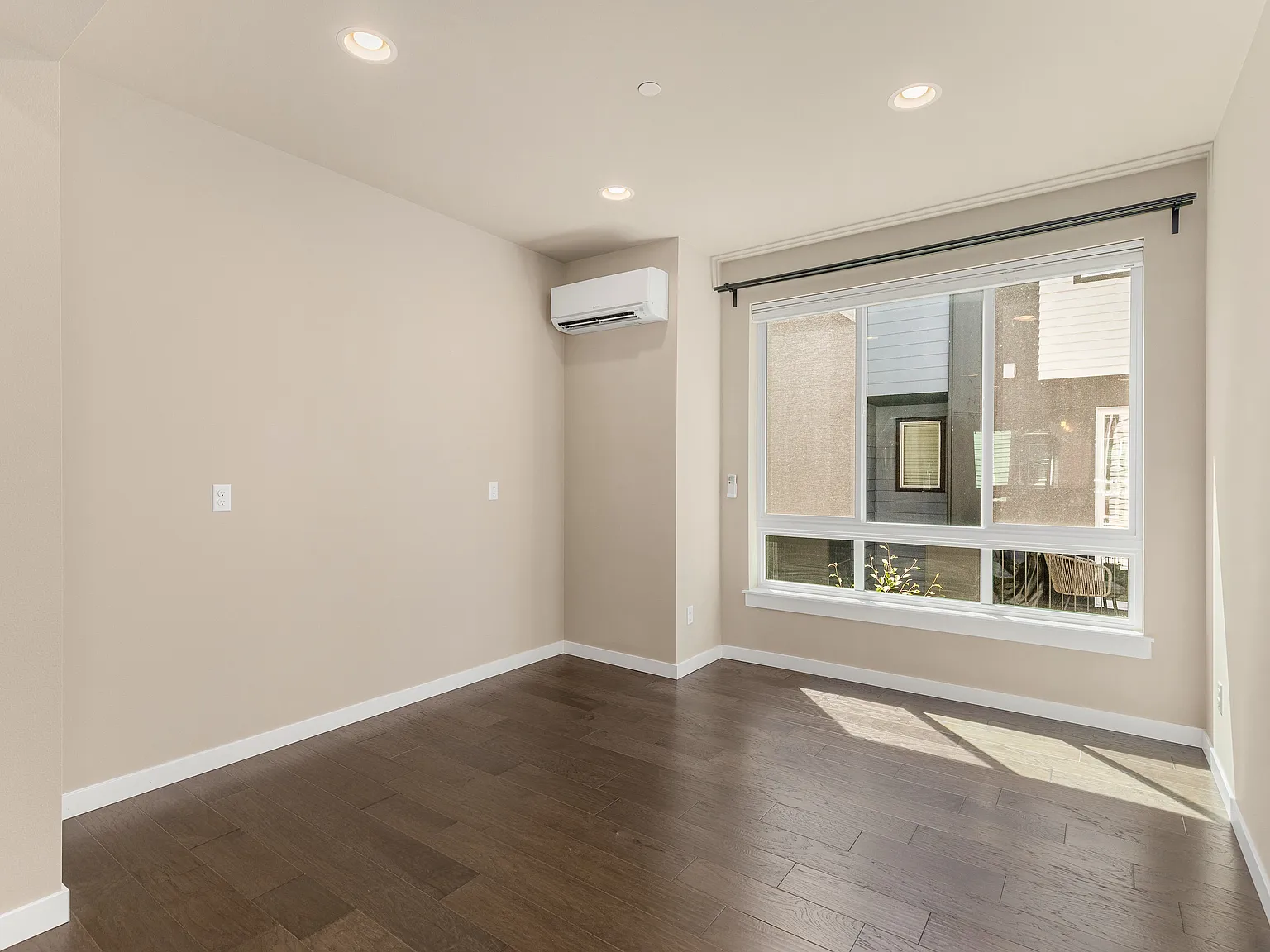 3 bed, 3.5 bath, 1805 sqft, $3,600 — Photo 4