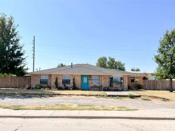 1102 E Archer Rd, Seymour, TX 76380