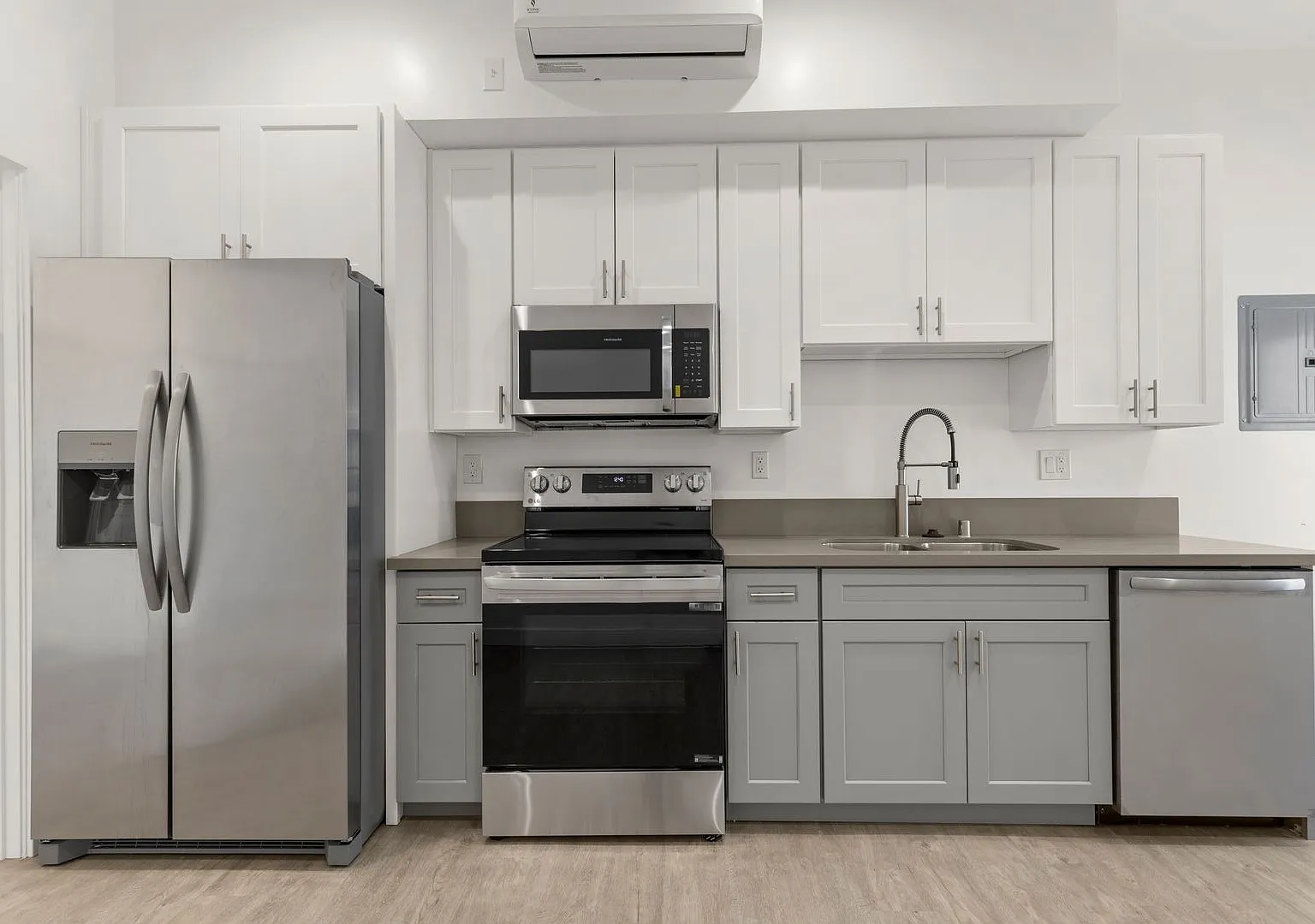 Bradley Luxury Living — Photo 4