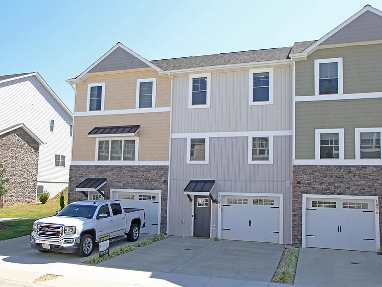 1412 Palomino Trl — Photo 1