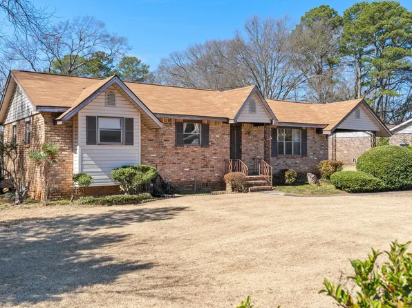 141 Newport Dr, Bessemer, AL 35023