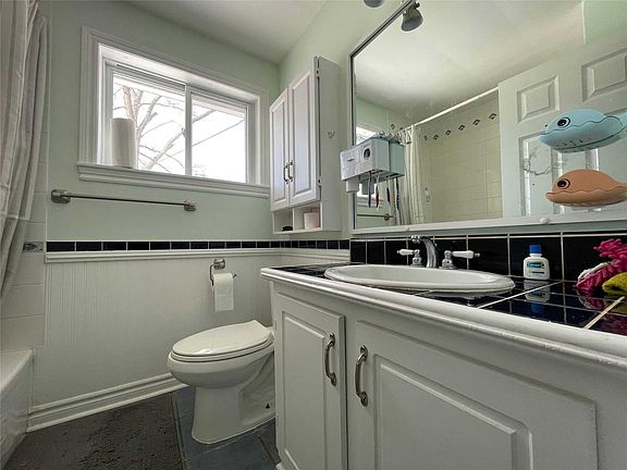 4th image of 5433 Spruce Ave