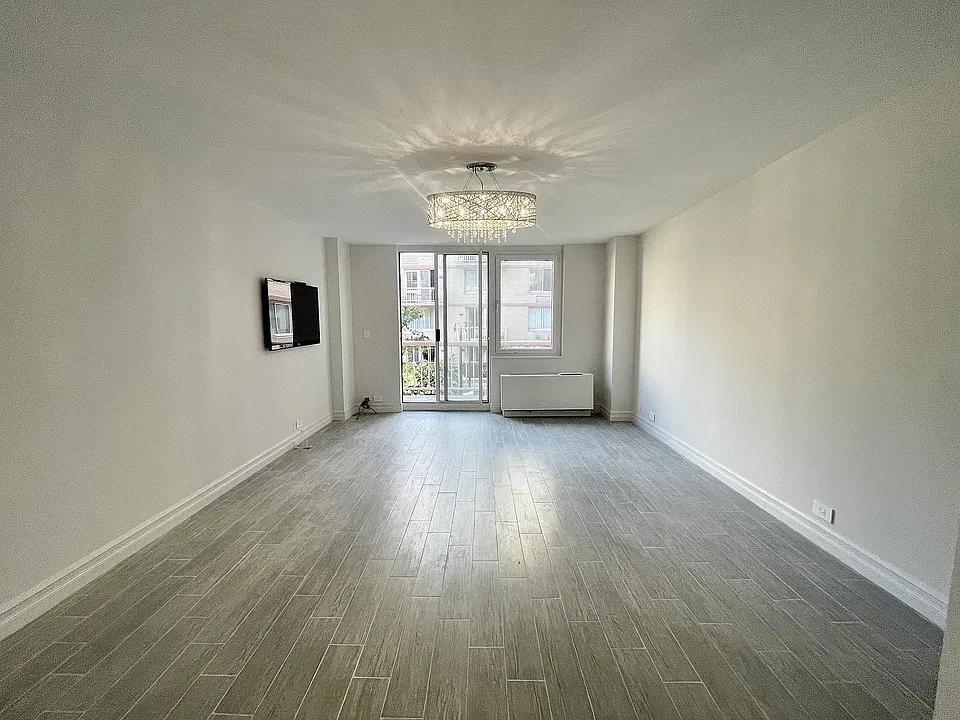 350 W 50th St #3EE