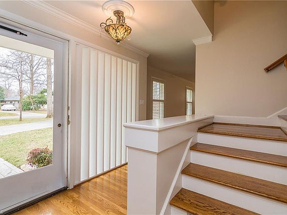 3rd image of 3810 Kirby Dr