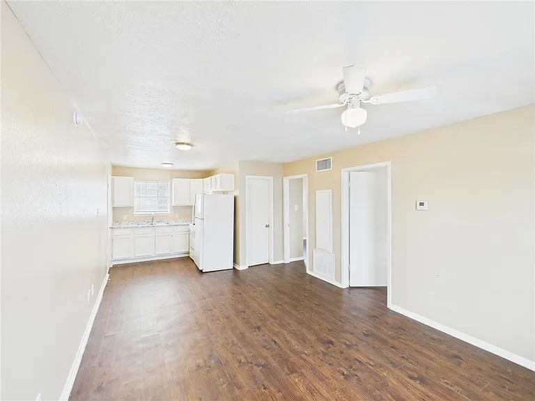 2411 Jaguar Dr #D — Photo 3
