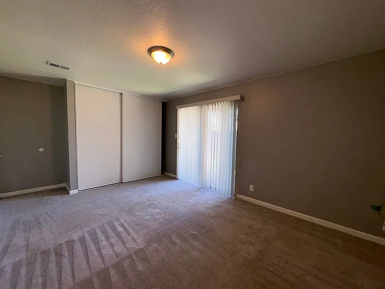 1209 Vienna Ct — Photo 17