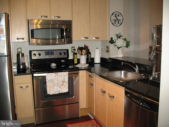 5th image of 2 Leverington Ave #45