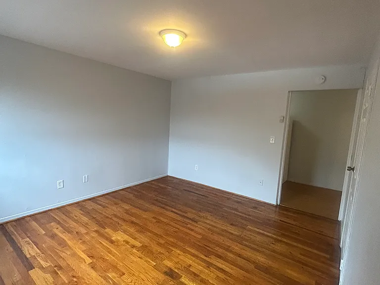 6-250 McLean Ave #6 — Photo 3
