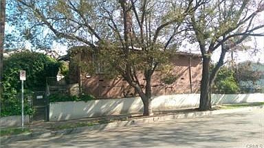 1st image of 910 Blades St
