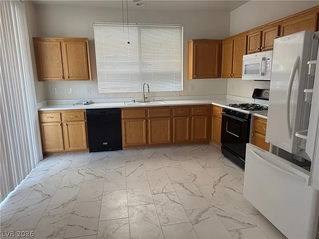 3 bed, 2.0 bath, 1264 sqft, $1,990 — Photo 2