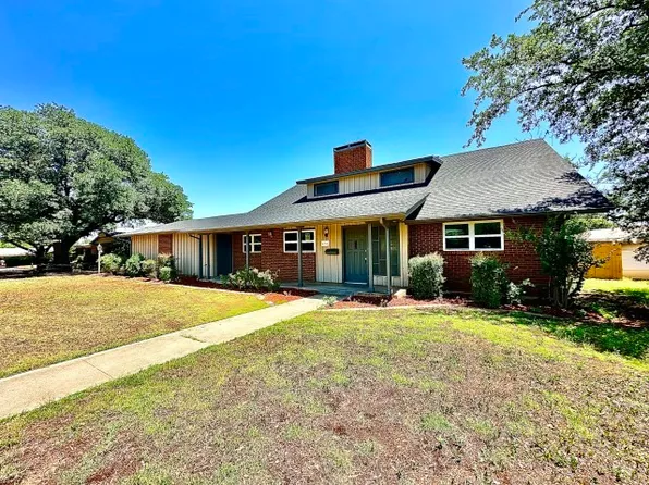 1506 Crescent Dr, Sweetwater, TX 79556