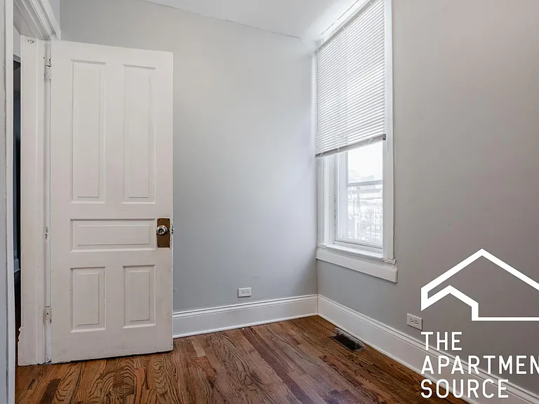 2858 N Central Park Ave #1F — Photo 8