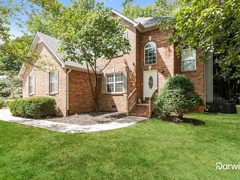 305 Castlemere Ct — Photo 2