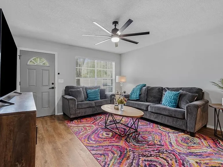 2120 Fletchers Point Cir — Photo 3