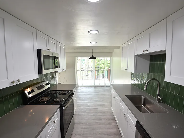 4440 Laguna Pl - Meadows Apartments — Photo 29
