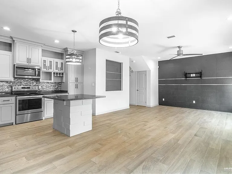 1929 Sunset Dr — Photo 6