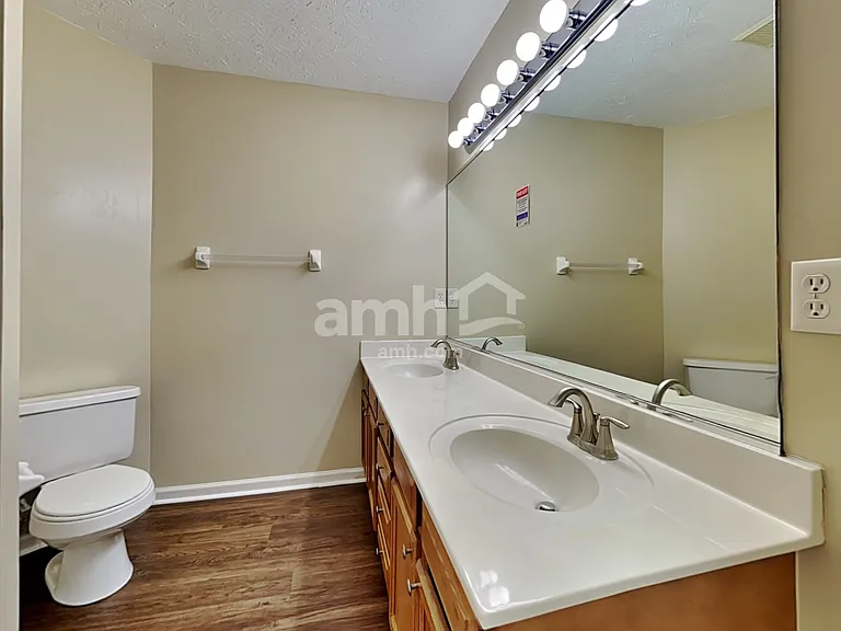 7011 Medford Ct — Photo 13