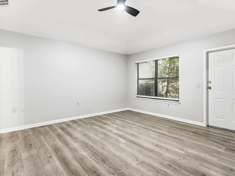 3251 Bellville Dr — Photo 4