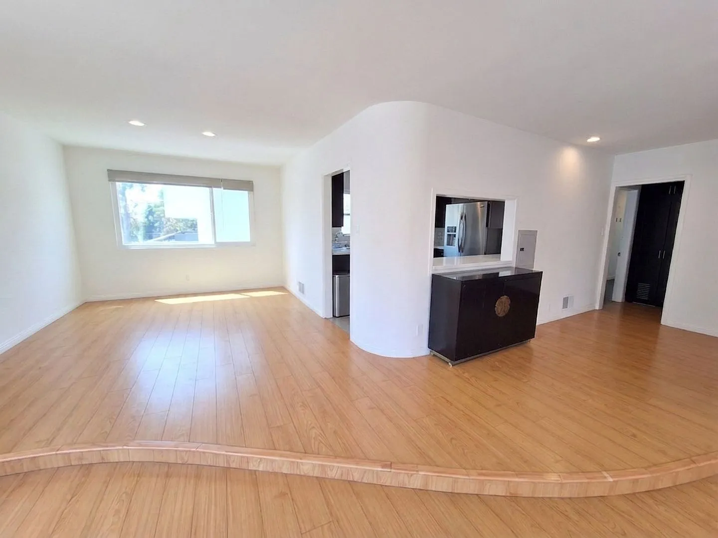 2 bed, 2.0 bath, 1300 sqft, $3,695 — Photo 2