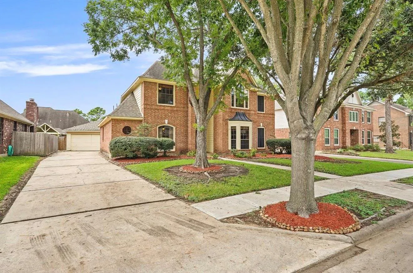 4 bed, 2.5 bath, 2567 sqft, $2,600 — Photo 3