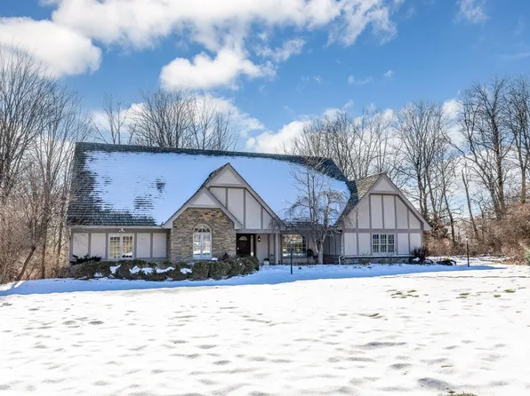 7681 Indian Pond Ct, West Chester, OH 45241