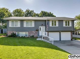 211 N 153rd Cir, Omaha, NE 68154