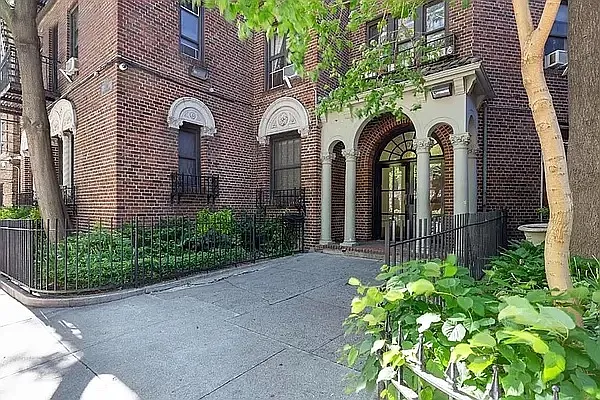 Sold by Compass | media 9