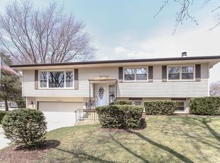 1140 Crestview Dr, Elgin, IL 60123