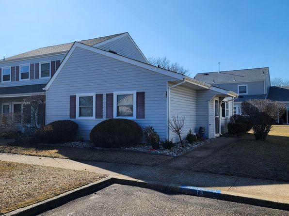 18 Mediterranean Court, Barnegat, NJ 08005